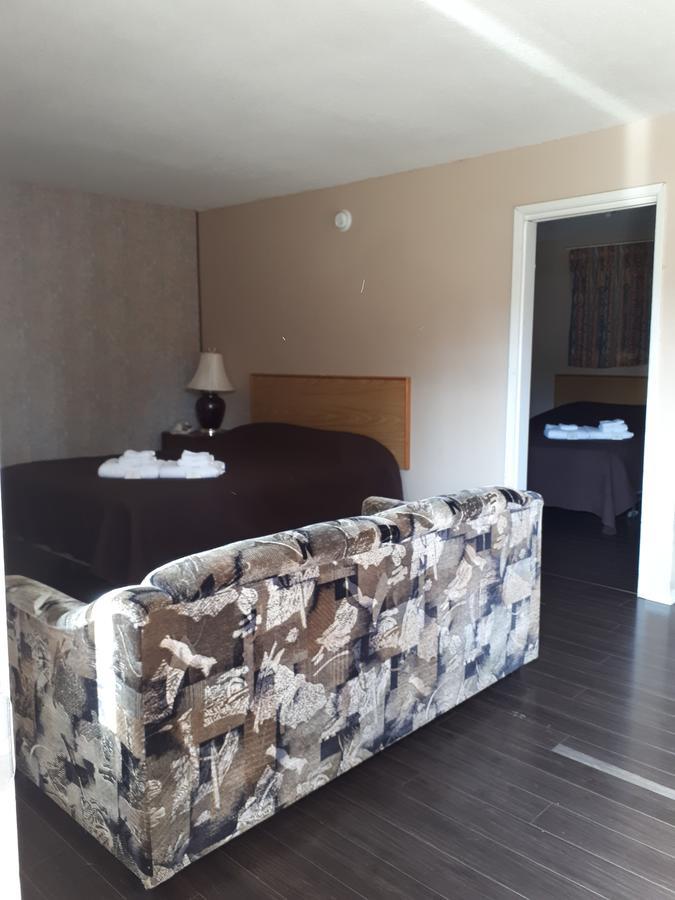Travellers Rest Motel Salmon Arm Exterior photo